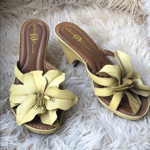 Born Crown Yellow Flower Heels